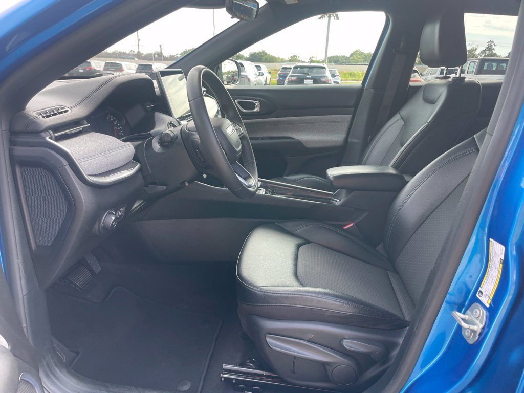 Used 2024 Jeep Compass Latitude AWD/4WD image 11