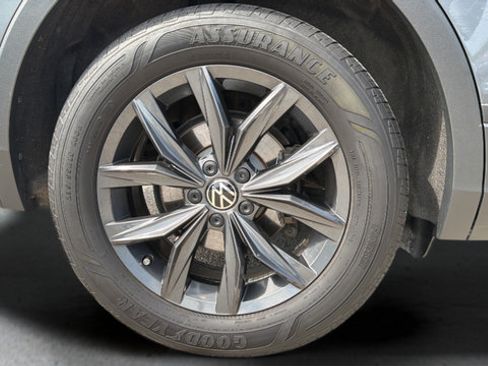 Used 2024 Volkswagen Tiguan SE AWD/4WD image 39