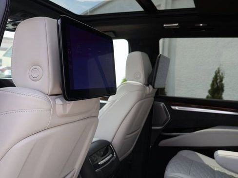 Certified 2025 Cadillac Escalade Premium Luxury Platinum image 25