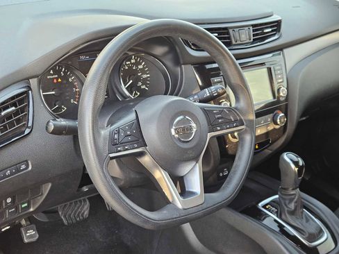 Used 2020 Nissan Rogue Sport S image 2