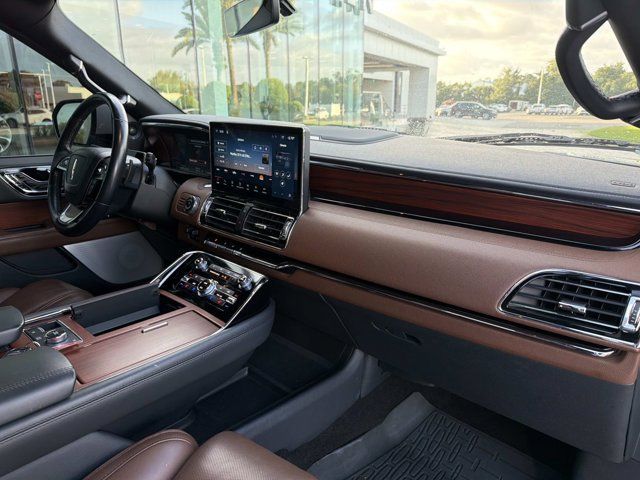 Used 2022 Lincoln Navigator Reserve AWD/4WD image 22
