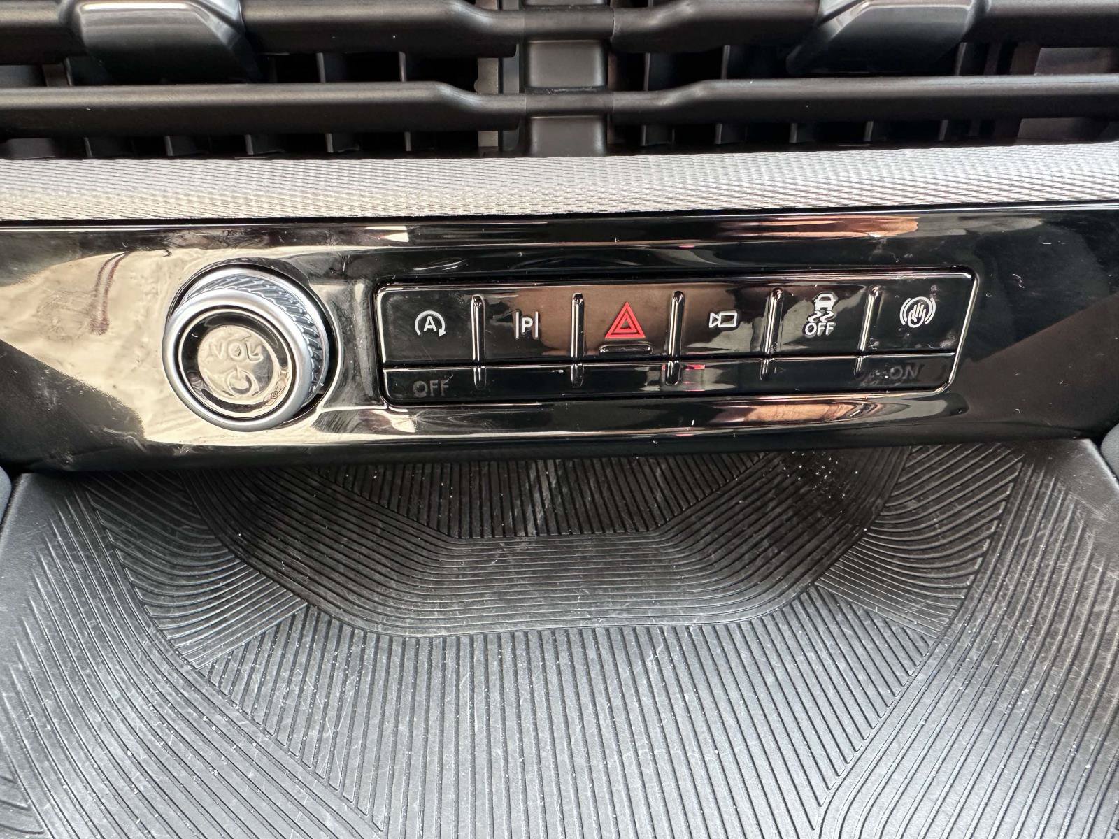 Used 2026 Ford Explorer Active AWD/4WD image 24