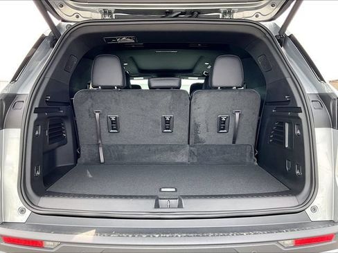 New 2027 Chevrolet Traverse LT w/ Sun and Wheel Package AWD/4WD image 15