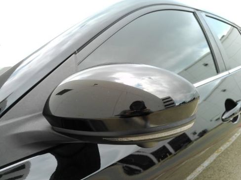 Used 2023 Nissan Sentra SR w/ SR Premium Package FWD image 18