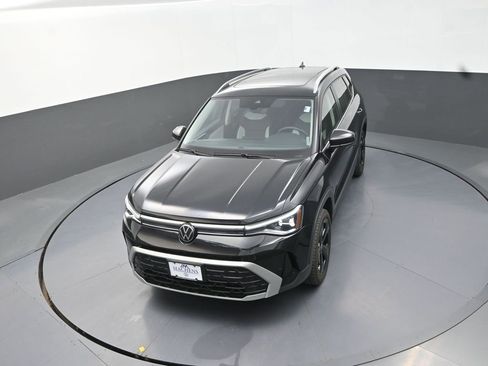 Used 2025 Volkswagen Taos SEL AWD/4WD image 16