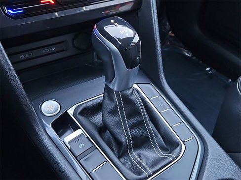 Used 2022 Volkswagen Tiguan SE image 27