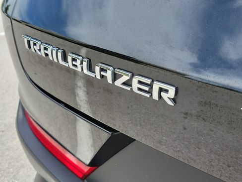 Used 2025 Chevrolet TrailBlazer LS FWD image 9