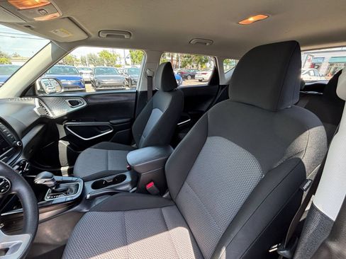 Used 2025 Kia Soul LX w/ LX Technology Package FWD image 28