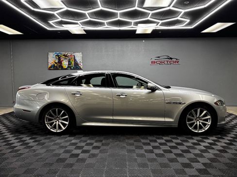 Used 2016 Jaguar XJ R-Sport image 14
