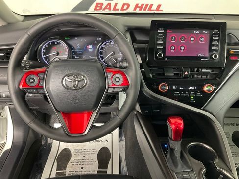Used 2022 Toyota Camry SE image 13