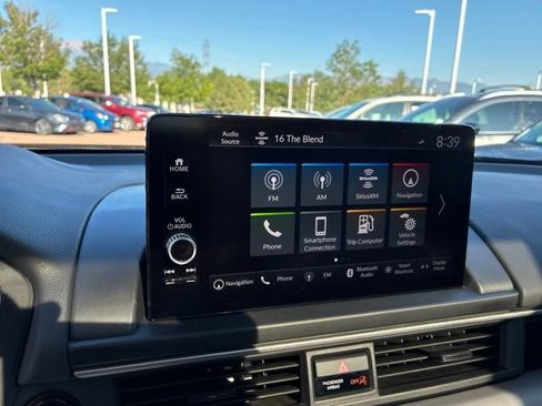 Used 2025 Honda Pilot Touring image 13