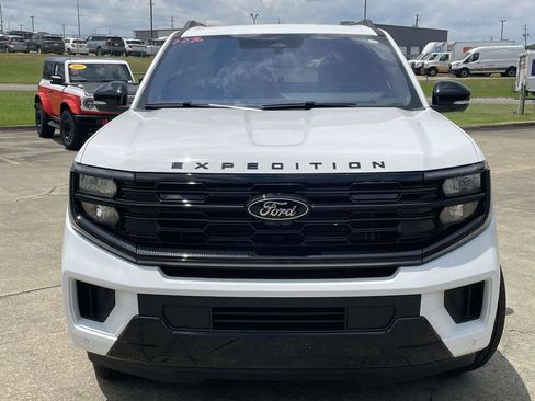 New 2025 Ford Expedition Platinum w/ Stealth Performance Package AWD/4WD image 8
