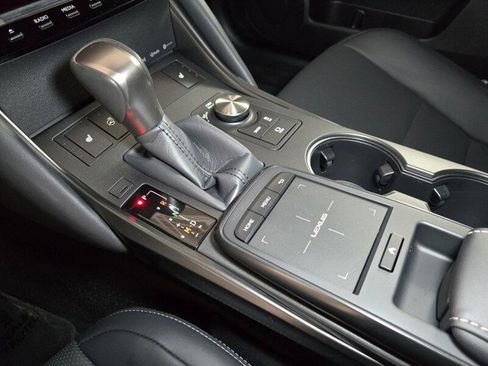 Certified 2025 Lexus IS 300 F Sport image 32