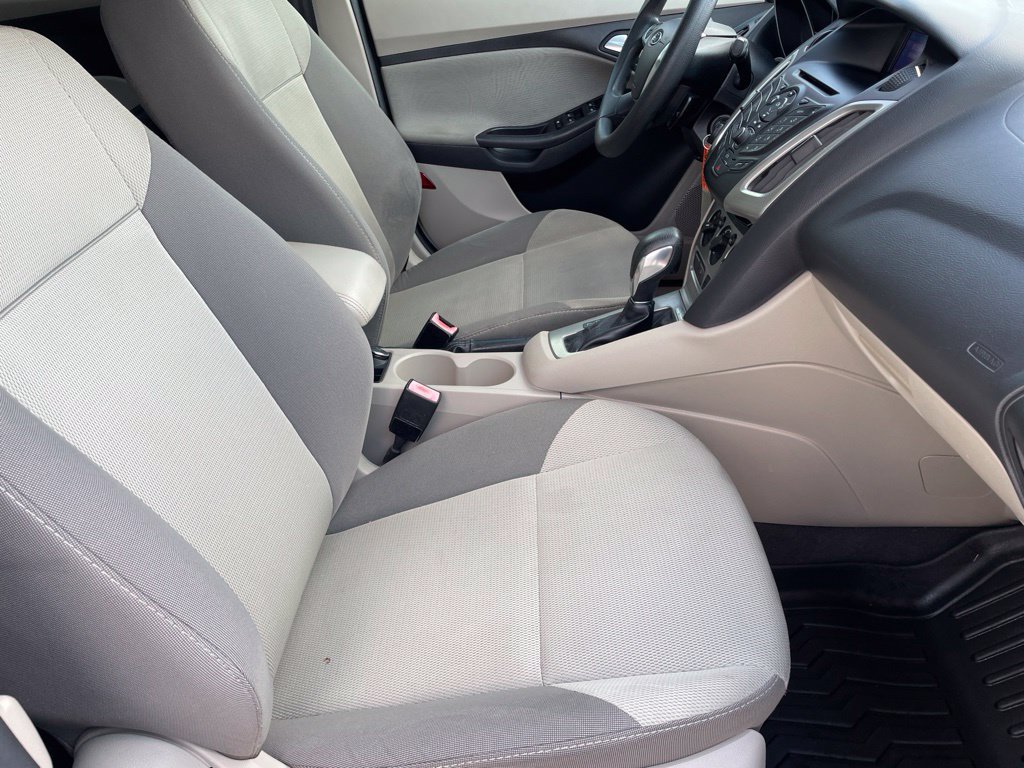 Used 2013 Ford Focus SE FWD image 25