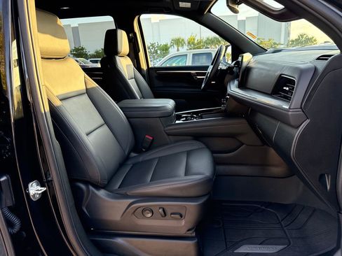 Used 2025 Chevrolet Tahoe Z71 w/ Comfort Package image 27