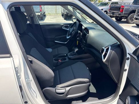 Used 2025 Kia Soul LX w/ LX Technology Package FWD image 10