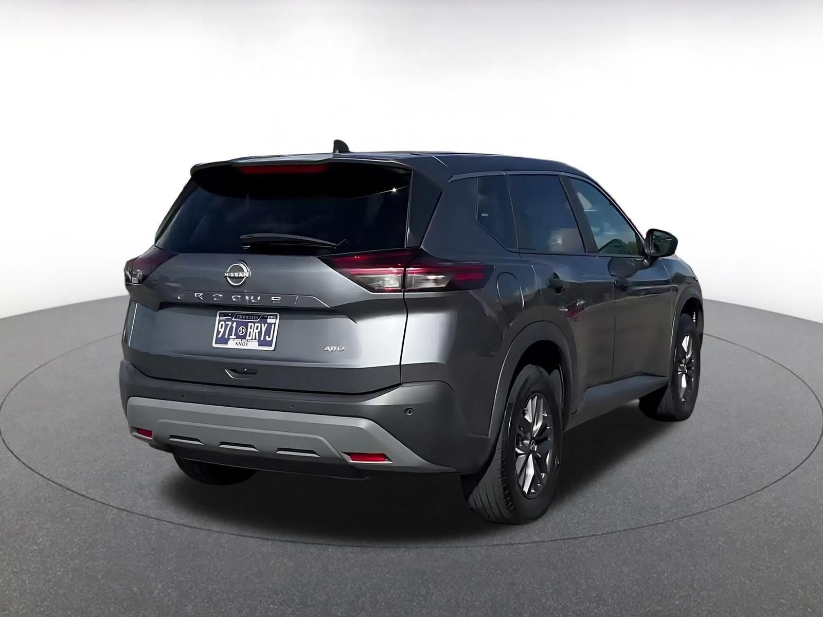 Used 2023 Nissan Rogue S AWD/4WD image 13