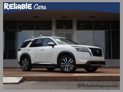 Used 2022 Nissan Pathfinder Platinum w/ Lighting Package (N93)