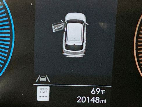 Used 2025 Hyundai Kona SEL image 19