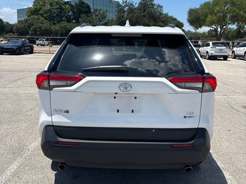 Used 2025 Toyota RAV4 LE AWD/4WD image 10