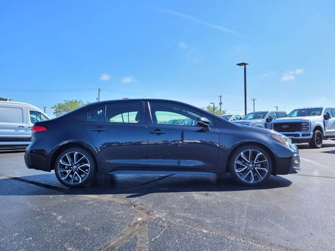 Used 2022 Toyota Corolla SE FWD image 2