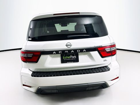 Used 2024 Nissan Armada SL w/ Captain's Chairs Package image 7