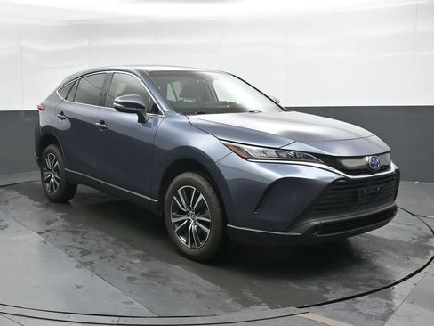 Used 2022 Toyota Venza LE AWD/4WD image 4