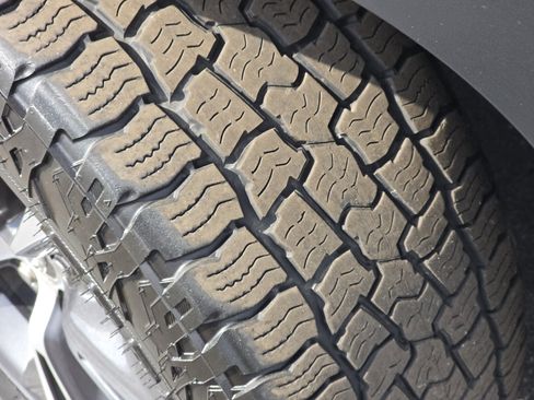 Used 2016 Toyota Highlander XLE image 4