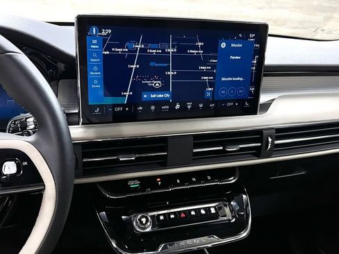 Used 2025 Lincoln Corsair AWD image 9