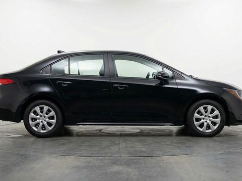 Used 2025 Toyota Corolla LE FWD image 11