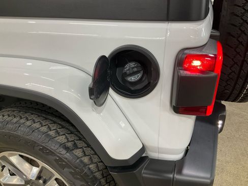 Used 2021 Jeep Wrangler Unlimited Sahara w/ Uconnect 4C Nav & Sound Group image 29