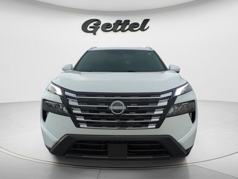 Certified 2024 Nissan Rogue SV w/ SV Premium Package FWD image 2