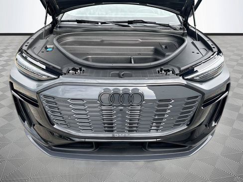 Certified 2025 Audi SQ6 e-tron Prestige AWD/4WD image 31