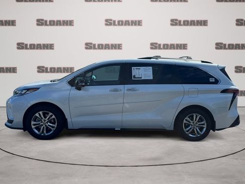 Used 2023 Toyota Sienna XSE AWD/4WD image 2