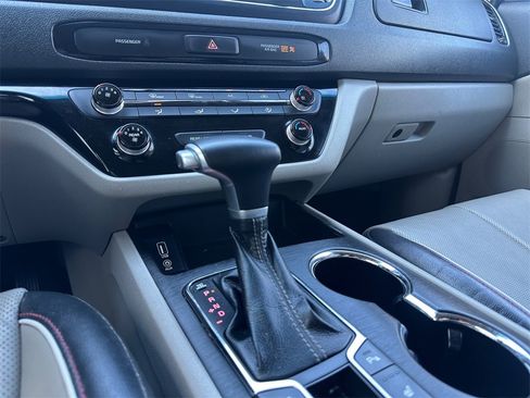 Used 2020 Kia Sedona EX image 14