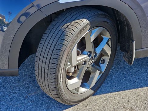 Used 2023 Hyundai Venue Limited image 33