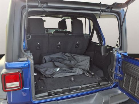 Used 2018 Jeep Wrangler Unlimited Sport S image 23