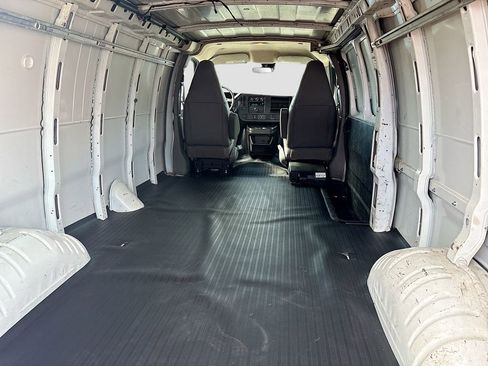 Used 2024 Chevrolet Express 3500 Extended w/ Driver Convenience Package image 23