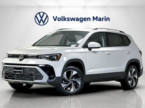 New 2026 Volkswagen Taos SE image 1