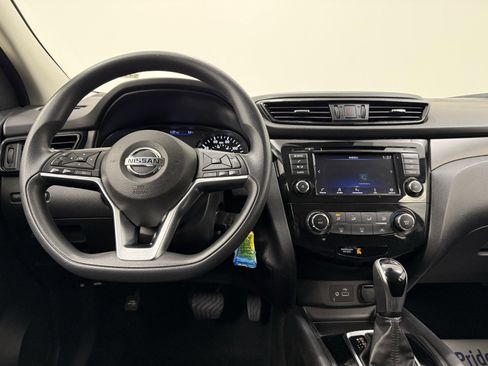 Used 2020 Nissan Rogue Sport S image 16