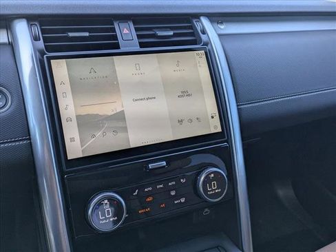 New 2025 Land Rover Discovery Dynamic SE image 12