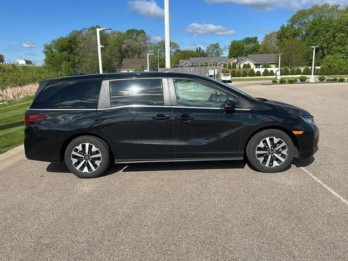 Used 2025 Honda Odyssey EX-L image 2