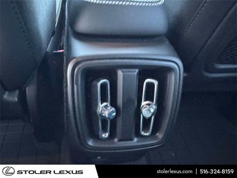 Used 2022 Volvo XC40 P8 Recharge Ultimate image 17