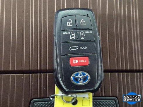 Certified 2024 Toyota Sienna XLE image 27