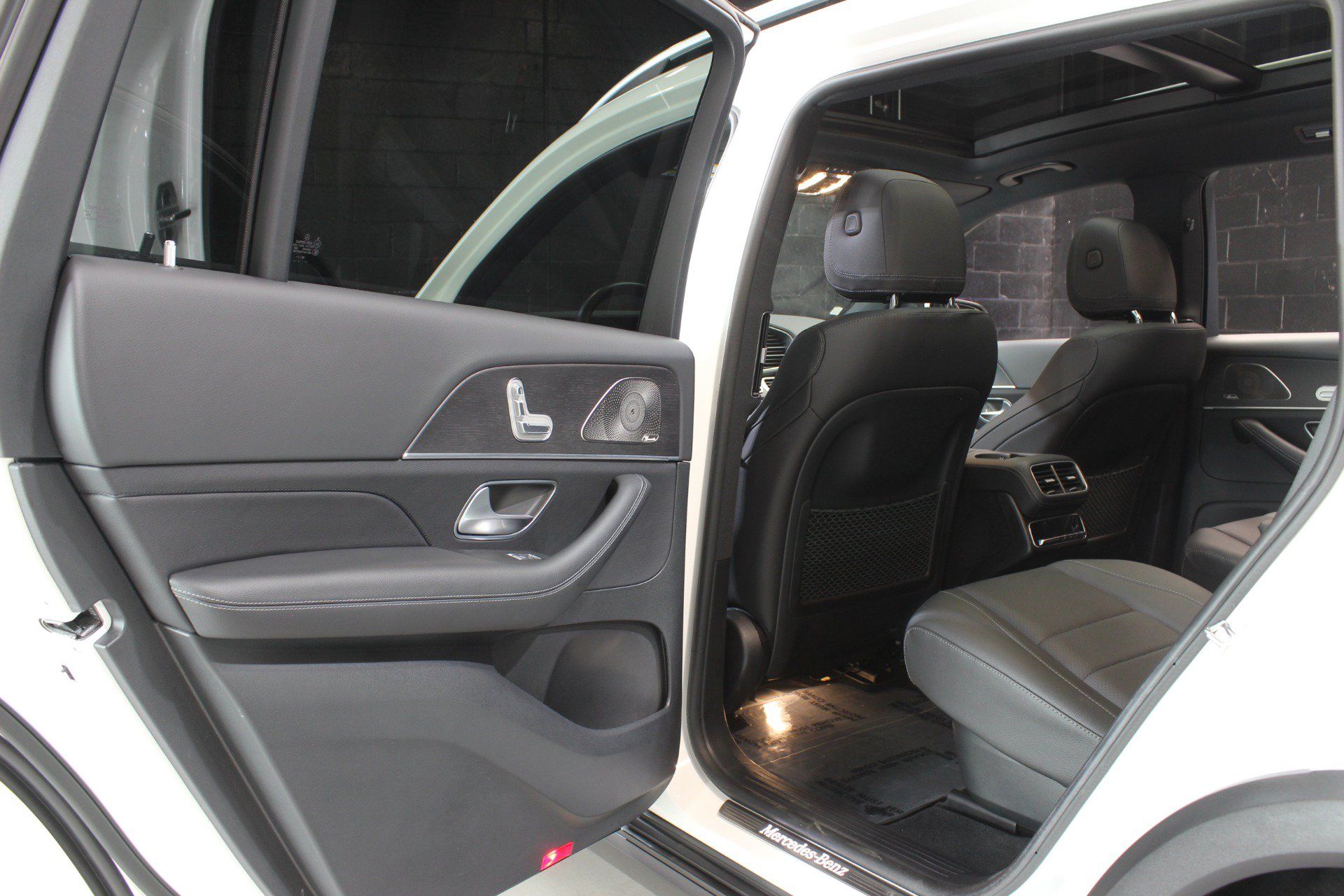 Used 2023 Mercedes-Benz GLS 450 4MATIC image 35