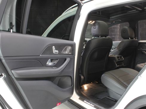 Used 2023 Mercedes-Benz GLS 450 4MATIC image 35