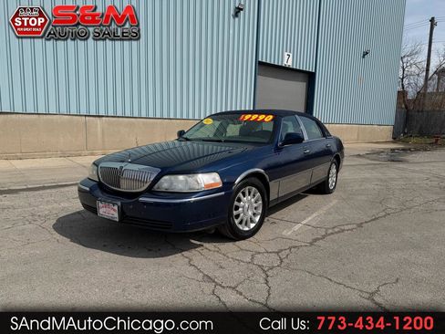 Used 2007 Lincoln Town Car Signature RWD image 1