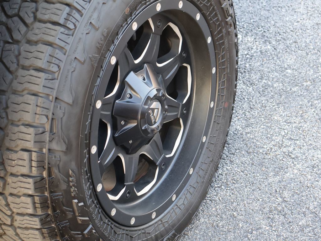 Used 2018 Chevrolet Silverado 1500 LT w/ All Star Edition AWD/4WD image 26