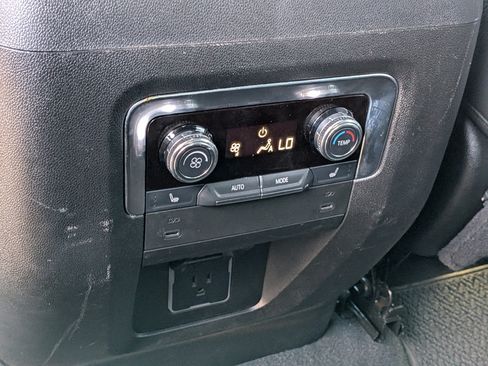 Used 2025 GMC Yukon Denali AWD/4WD image 17
