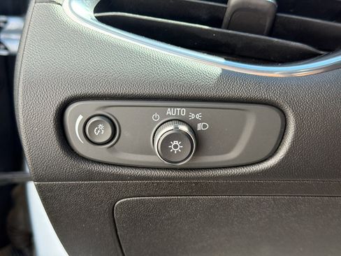 Used 2018 Chevrolet Malibu LT FWD image 22